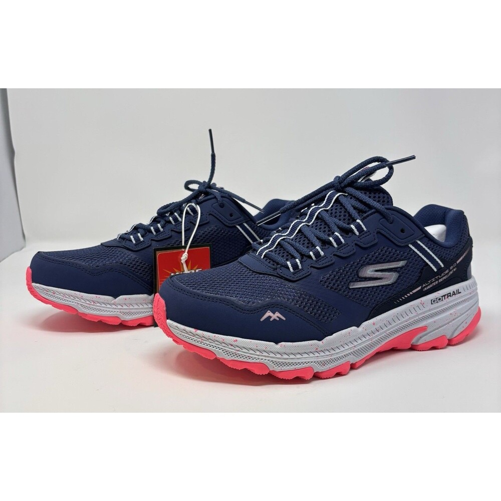 NIB Skechers Women's Size 8 Wide Fit Water Repellent Go Run Trail Altitude 2.0 - Picture 4 of 8